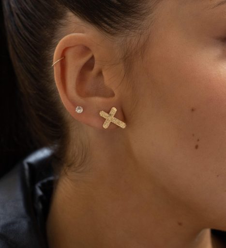 Les Boucles d'oreilles Croix