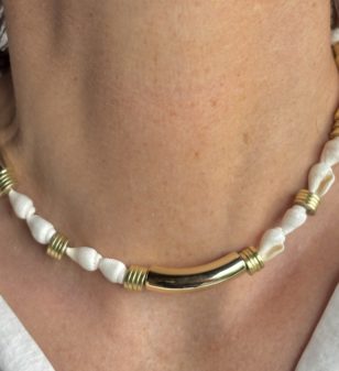 COLLIER MAORI MOOREA TUBES OR ET COQUILLAGES